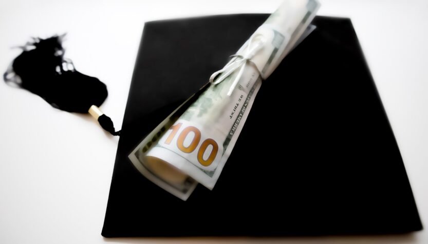 police-officer-gets-100k-because-son-was-shown-a-pulitzer-prize-winner’s-art