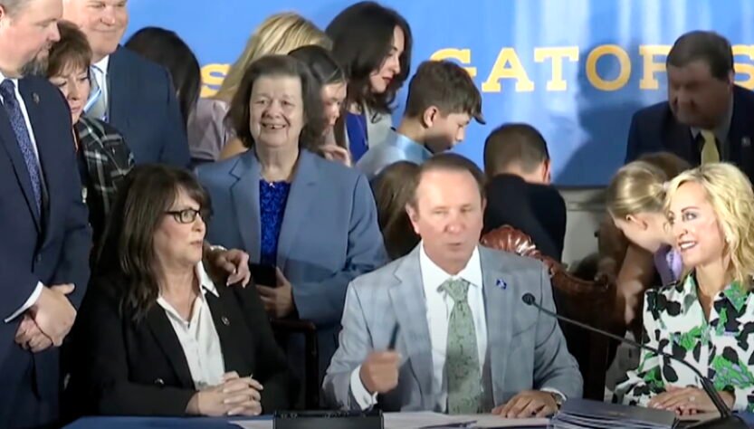 ‘smug’:-governor-scorched-for-signing-ten-commandments-bill-as-child-faints