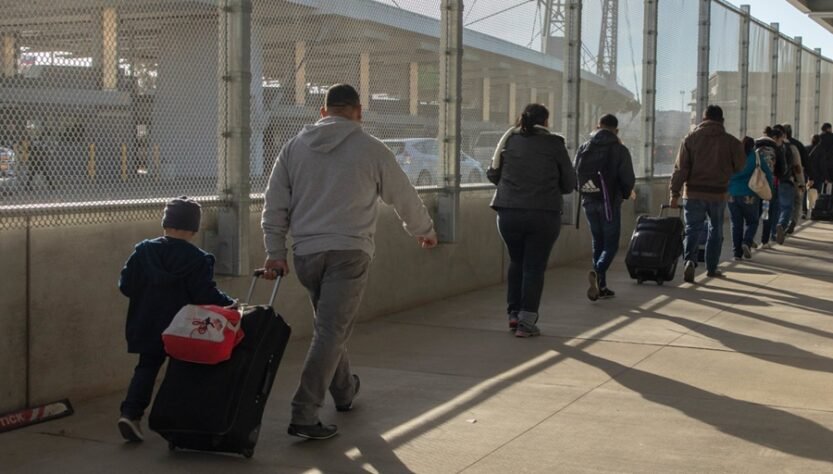 the-government-is-mass-emailing-people-telling-them-to-‘leave-the-united-states’-within-7-days-it’s-a-mess,-and-it-might-be-doge’s-fault.