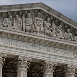 supreme-court-“de-documents”-350,000-venezuelans-–-and-keeps-everyone-in-the-dark-about-what’s-next