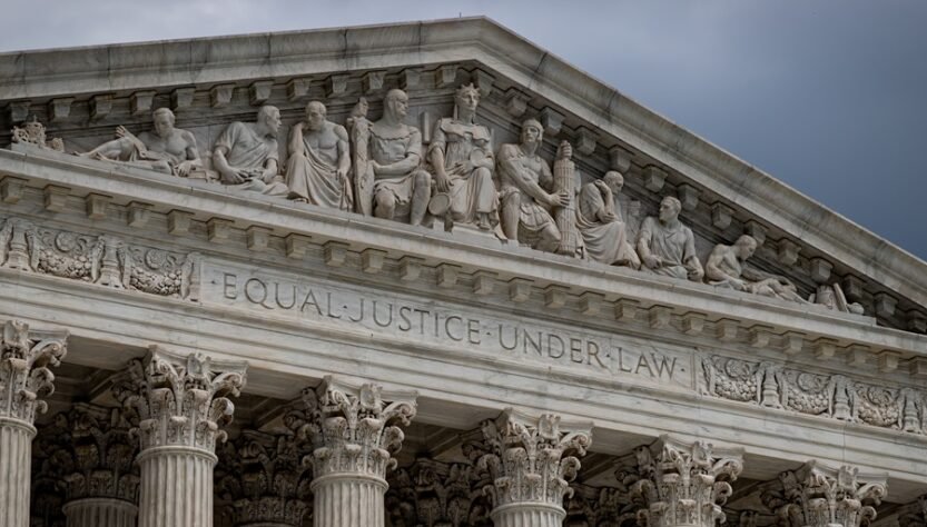 supreme-court-“de-documents”-350,000-venezuelans-–-and-keeps-everyone-in-the-dark-about-what’s-next