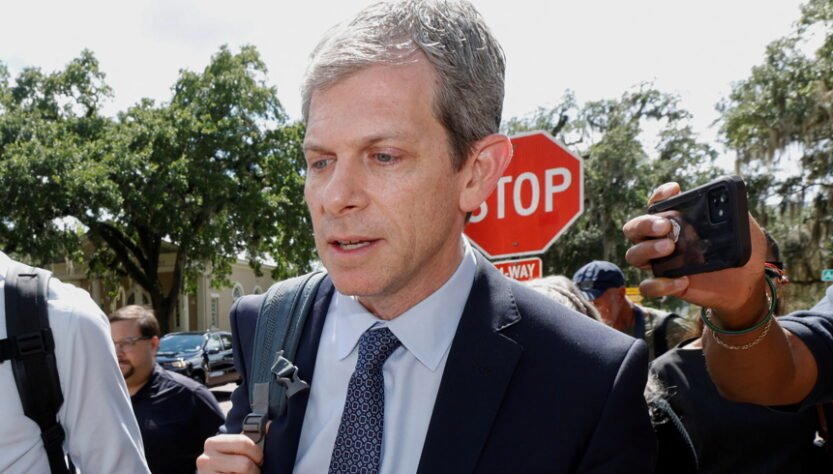 ‘monstrous-and-corrupt’:-critics-outraged-as-maxwell’s-lawyer-says-hoping-for-pardon