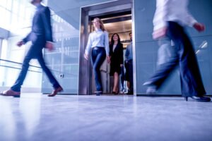 biglaw-firms-continue-to-depend-on-attendance-mandates,-and-lawyers-who-don’t-abide-are-getting-punished