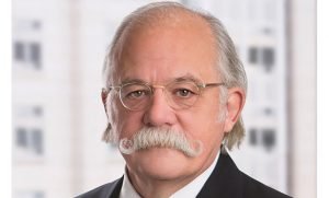 former-biglaw-partner-calls-out-useless-congress-and-the-‘evil’-president