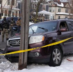 video-appears-to-show-federal-agents-preventing-doctor-from-helping-shooting-victim