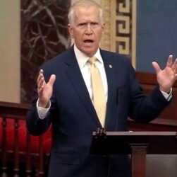 ‘sick-of-stupid’:-gop-senator-slams-top-trump-advisor