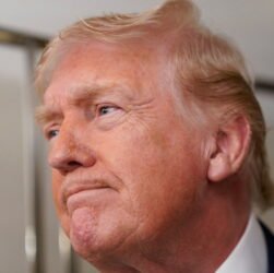 ‘screwed’:-trump-warns-supreme-court-on-tariffs